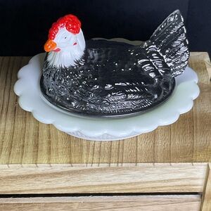 Mosser Carnival Hen on nest Dish